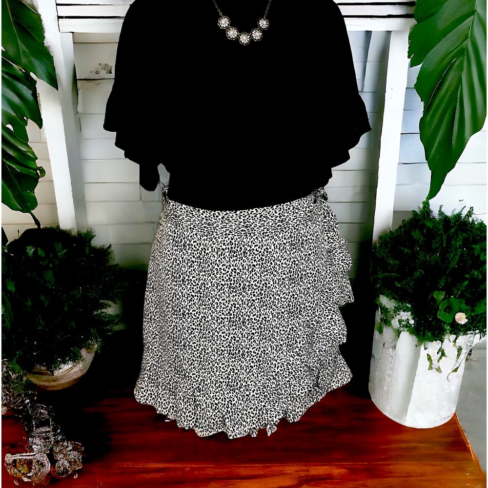 NWOT Black & White Animal Print Skort